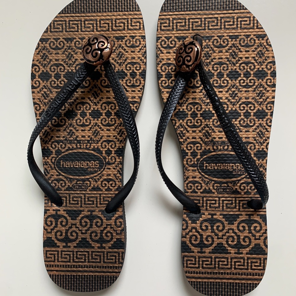 HAVAIANAS SLIM BLACK MEDALLION NWOT